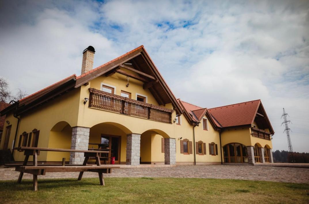 Penzion Na Bouci Chotebor Exterior foto